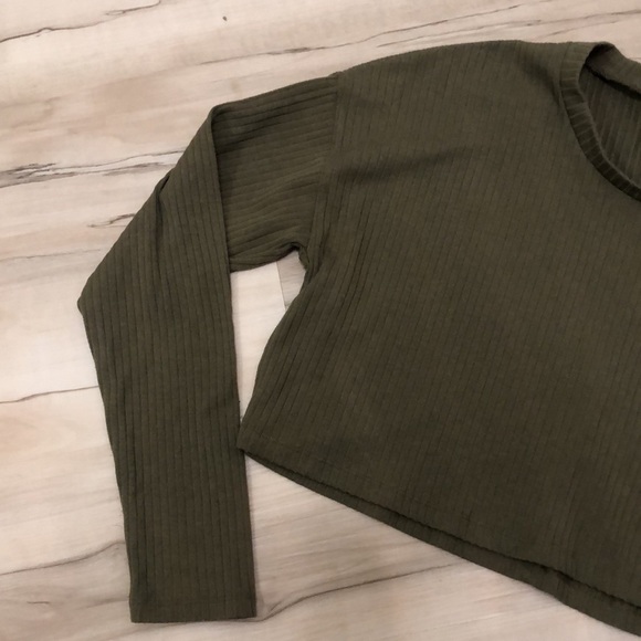Olive Green Ribbed Crop Top - Picture 3 of 4